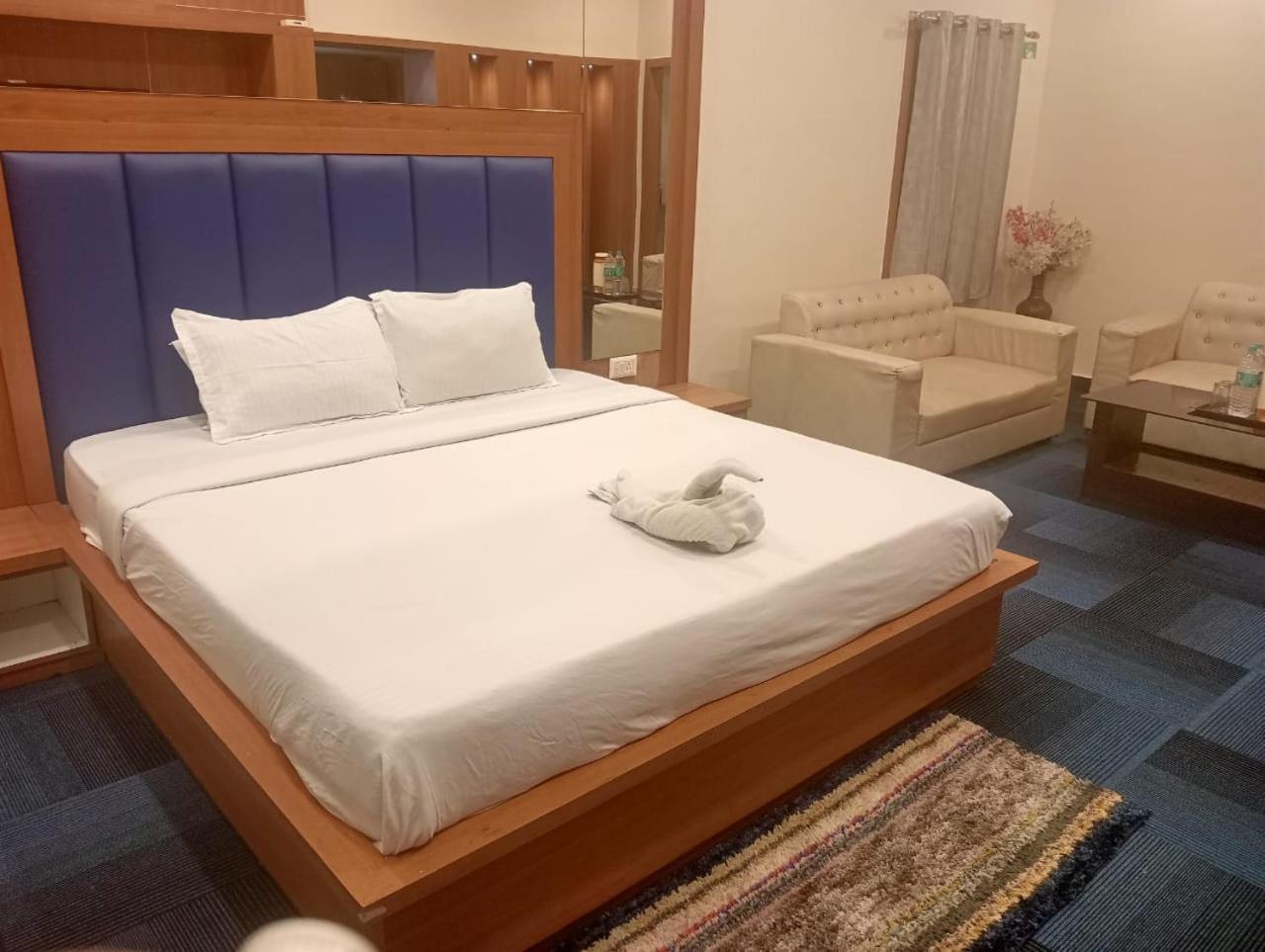The Prestige Hotel & Convention Panposh Esterno foto